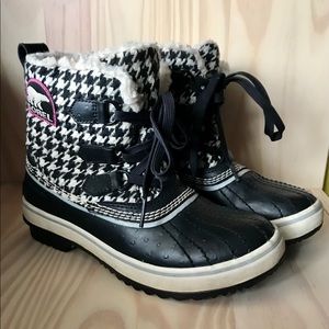 Sorel Tivoli houndstooth boots